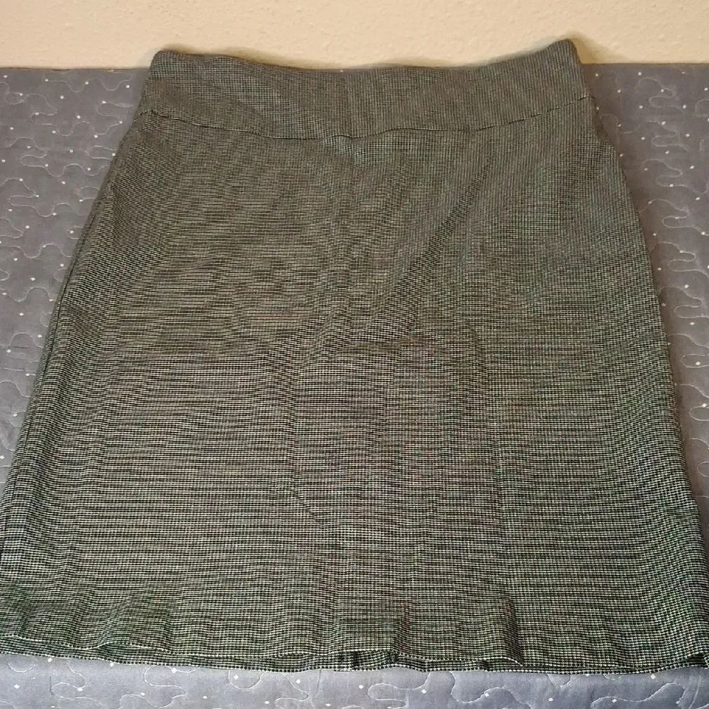 SOHO Classic Black Checkered Skirt size medium